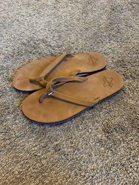 Hari Mari Women's Fields TX Hometown Series Tan Leather Flip Flops Size 11